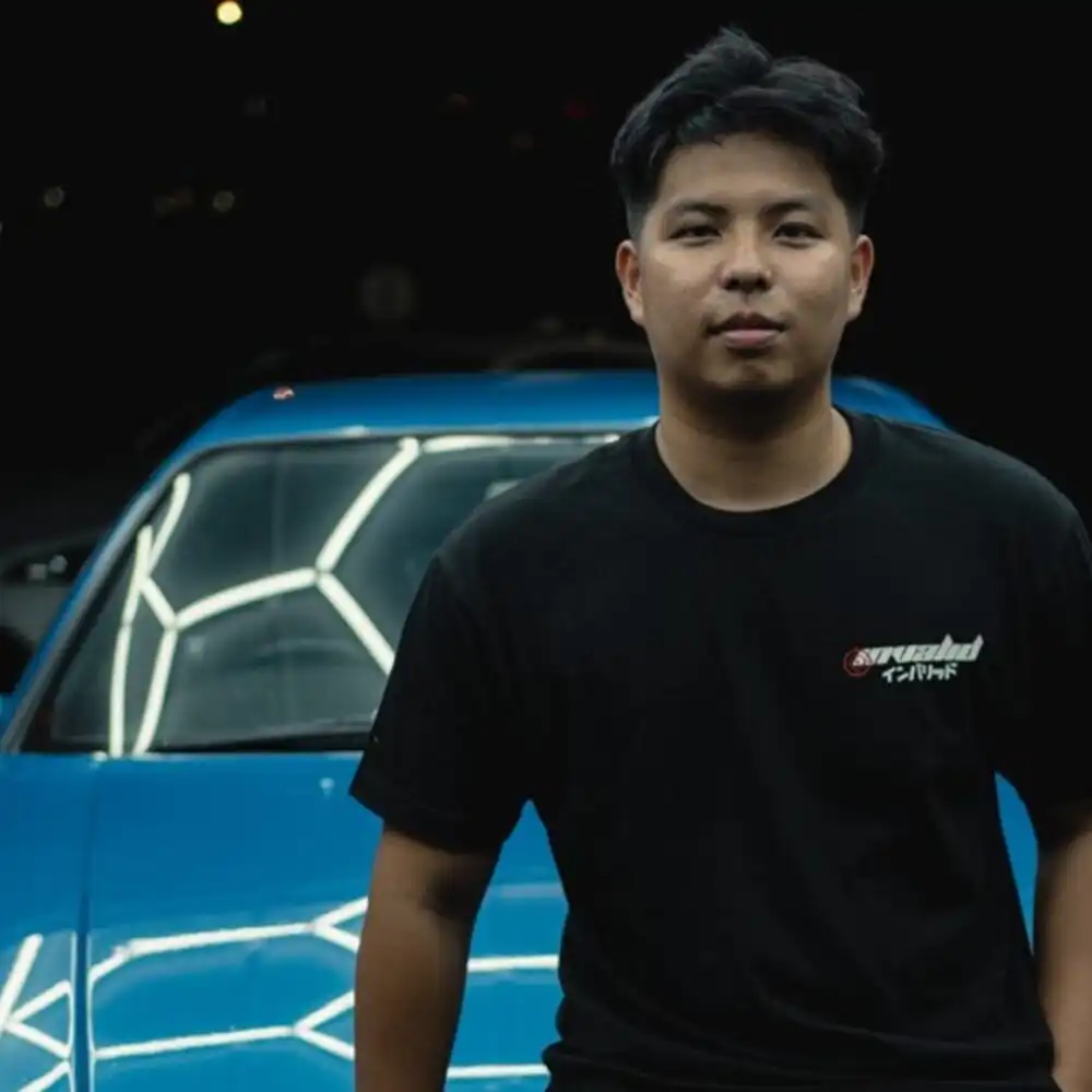 21-year-old entrepreneur's sticker side hustle turns $300 investment into a business making up to $38,000 a day.