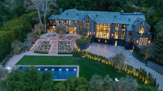 A stunning aerial view of 2650 Benedict Luxury Real Estate