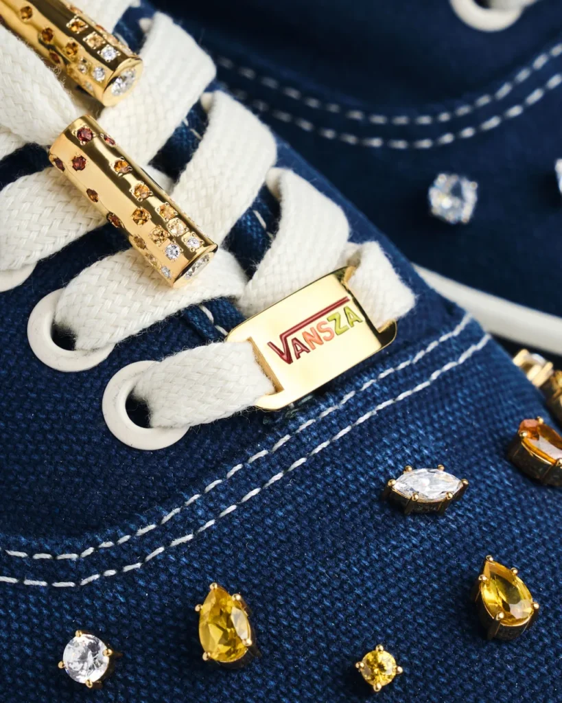 Blue Close up Vansza