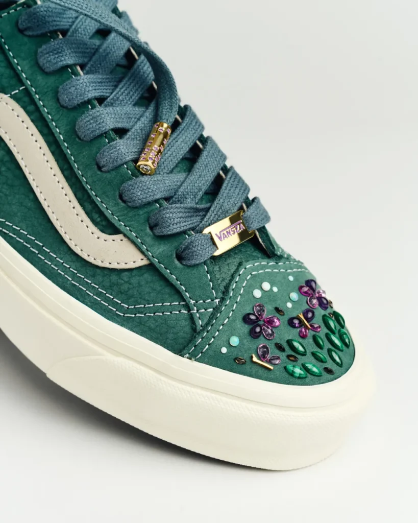 Turquoise Close Up Vansza